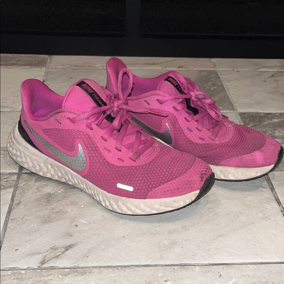 Nike Other - Nike Youth Fuchsia Athletic Shoes